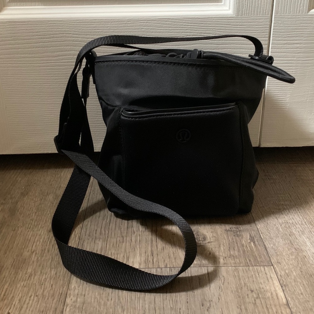 Lululemon Black Drawstring Bucket Purse Crossbody